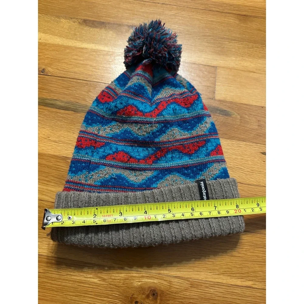 Patagonia Kids Powder Town Beanie Pom Pom Knit Hat FA16 Style 66061 Blue Tan
